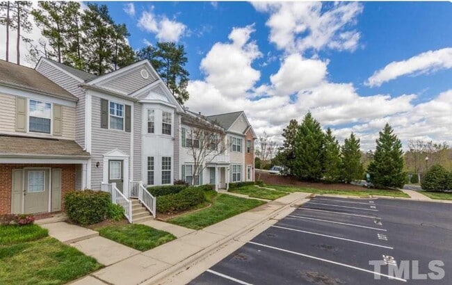 Building Photo - 105 Parklane Dr