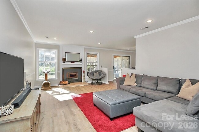 Building Photo - 8729 Timbercrest Cir