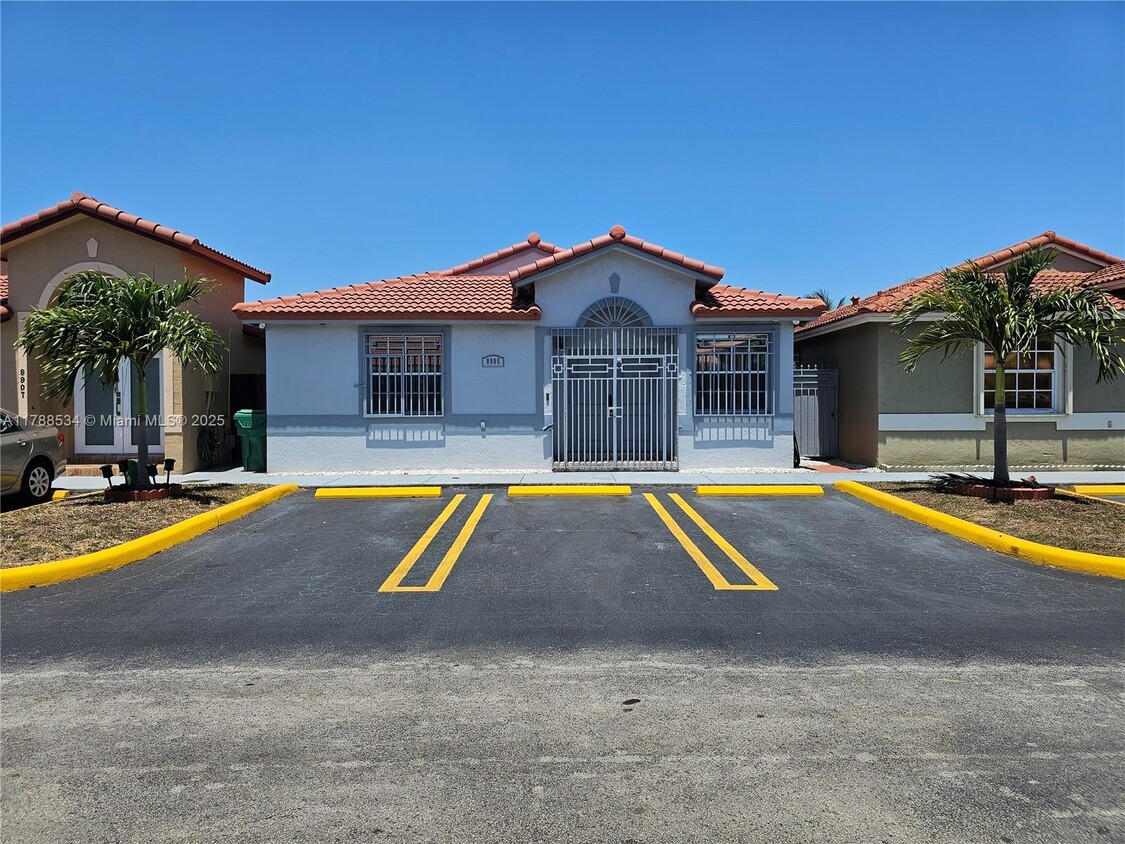 Primary Photo - 8905 NW 121st St