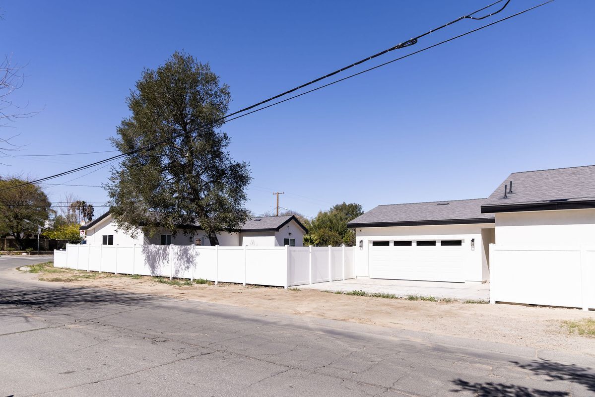 Foto principal - 25102 Everett Dr