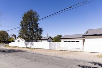Building Photo - 25102 Everett Dr