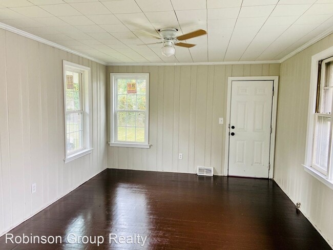 Building Photo - 4 br, 2 bath House - 5018 N. Main St