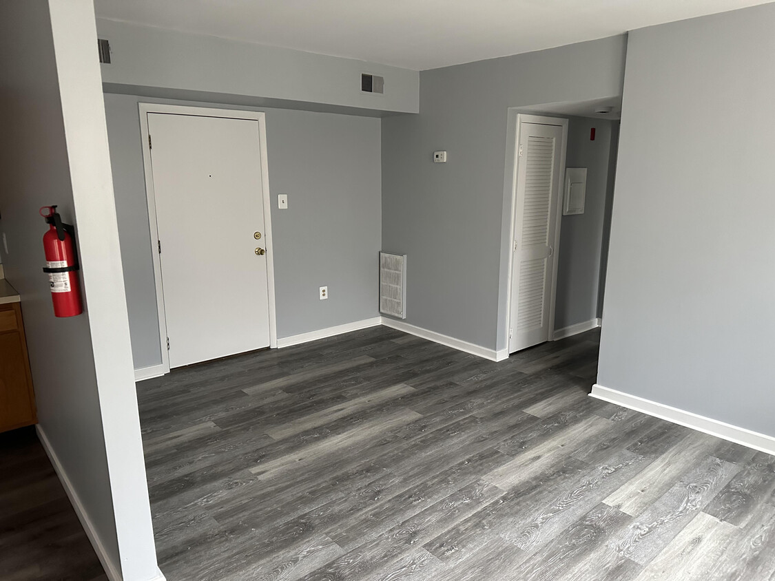 Building Photo - 800-802 Adams