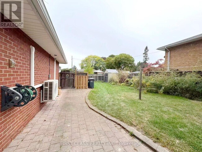 Photo du bâtiment - 741 Proctor Rd
