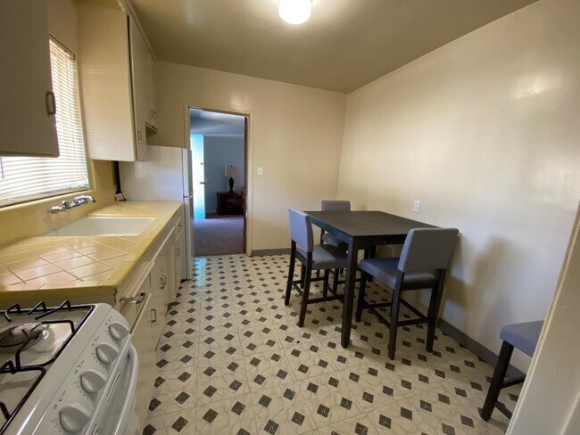 COCINA AL DORMITORIO - 5329 Sepulveda Blvd