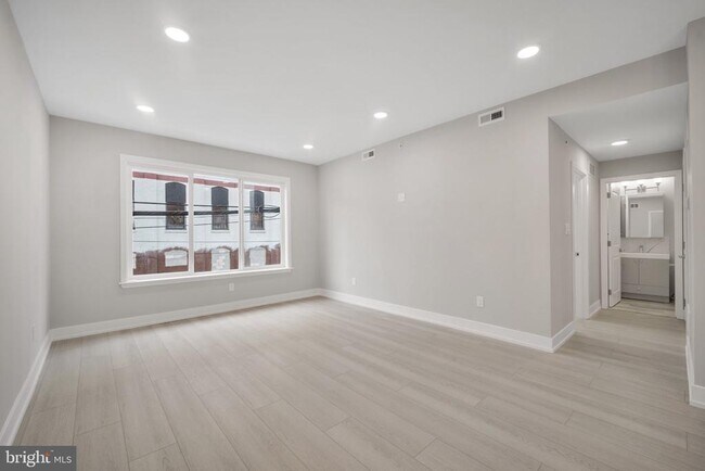 Foto del edificio - 1111 S 24th St