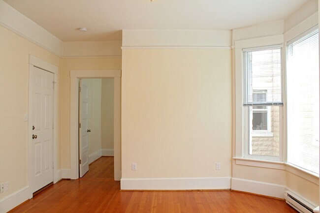 Foto del edificio - 8007-8015 N Denver Ave
