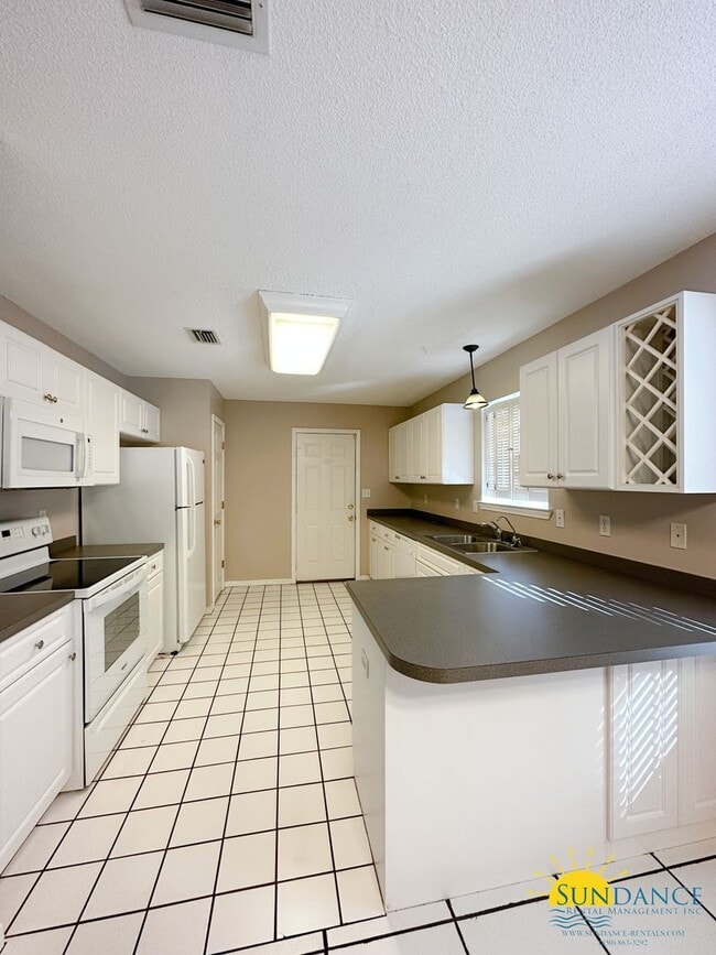 Building Photo - Gorgeous 3 Bedroom Home in Fort Walton Beach