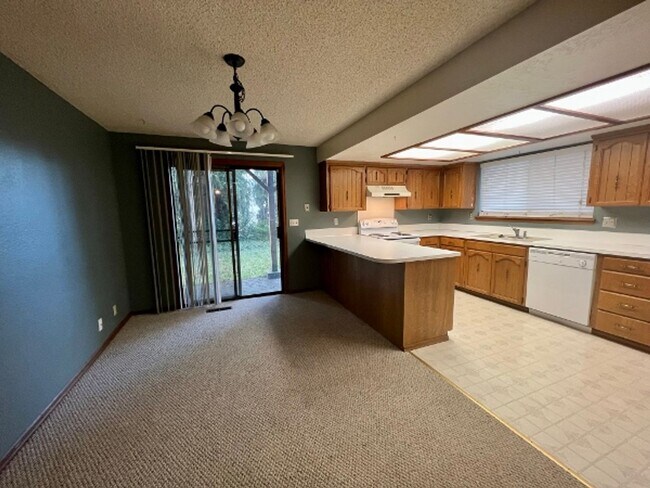 Foto del edificio - PENDING APPLICATION; Eastside Olympia Duplex