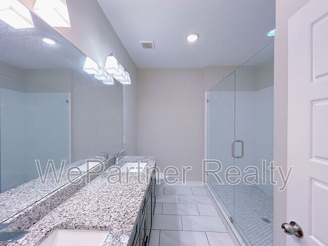 Foto del edificio - 2031 Ocean Dr NW