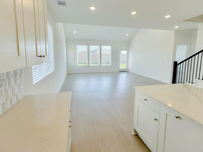 Foto del edificio - 26607 Woodland Strawberry Ln