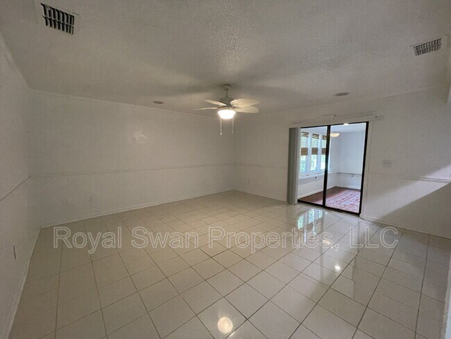 Foto del edificio - 222 Lakeview Dr