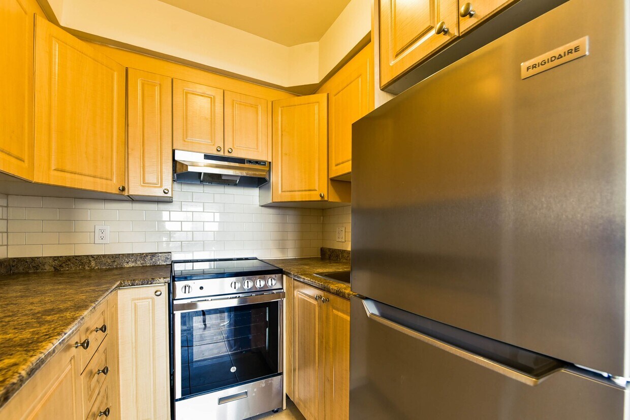3555 CotedesNeiges Road Apartment for Rent in Montréal, QC
