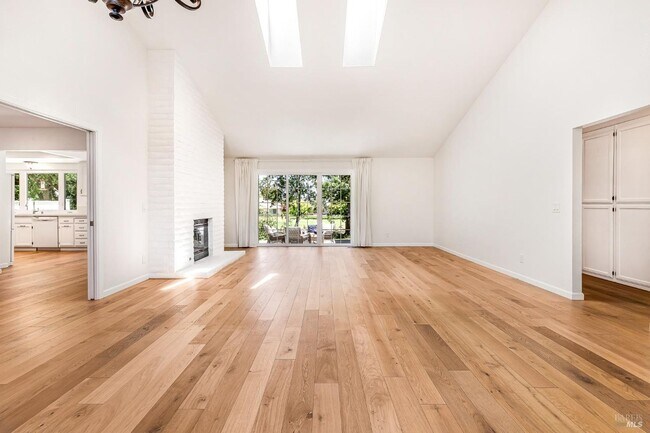 Foto del edificio - Welcome to your dream home in Oakmont, a v...