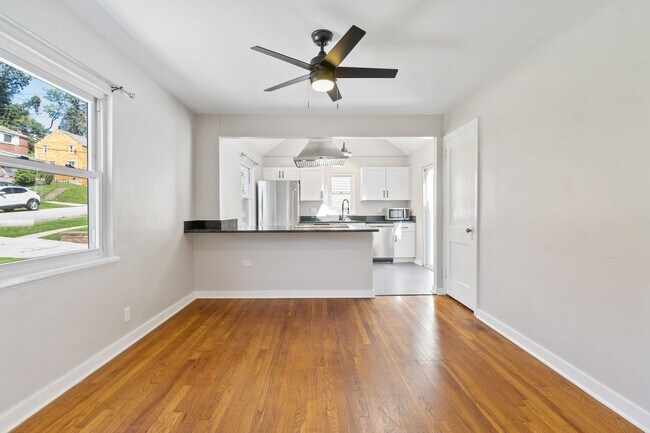 Foto del edificio - Entirely Renovated 3 bed, 1 bath in Overbrook- Brand New Kitchen and Bathroom!!