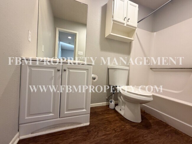 Building Photo - 615 Lost Springs Ct