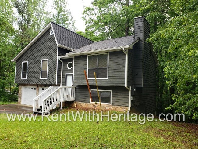 Building Photo - AWESOME HOME WITH UPGRADES! HUGE BONUS ROO...