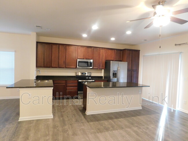 Foto del edificio - 8401 Summerford Dr
