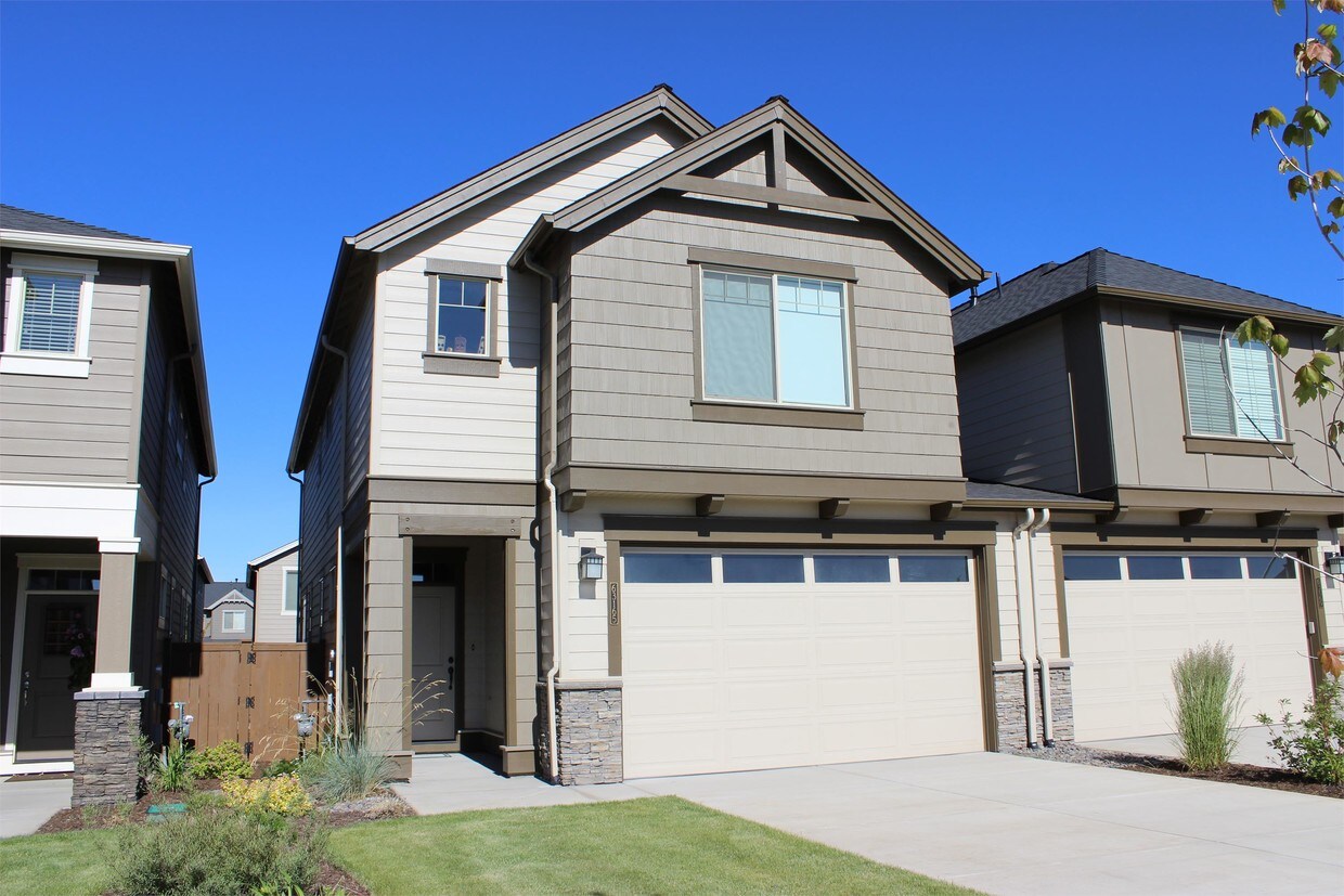 63165 NE Hadley Pl, Bend, OR 97701 House Rental in Bend, OR