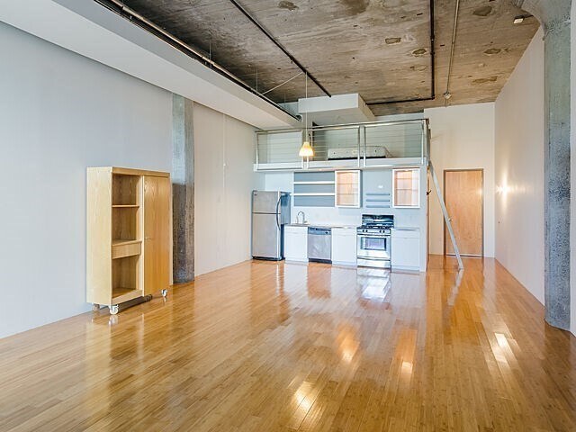 Building Photo - 156 Porter St