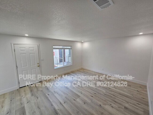 Foto del edificio - 308 Cooper Ln