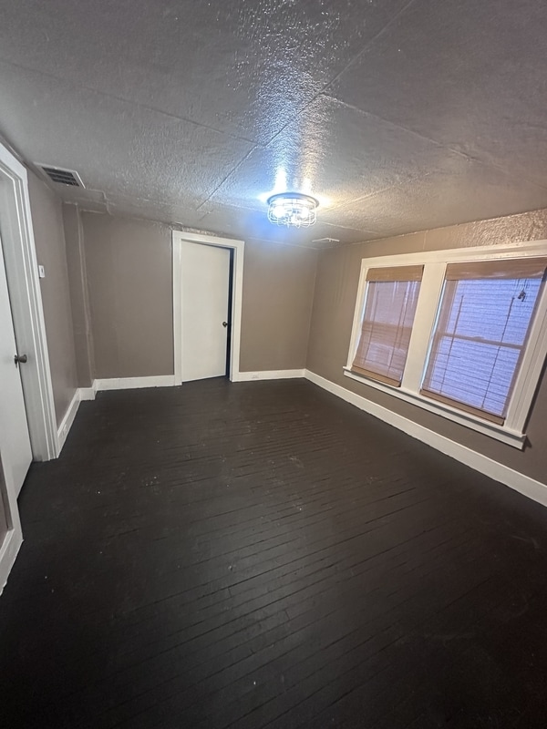 Building Photo - 2114 W 40th St