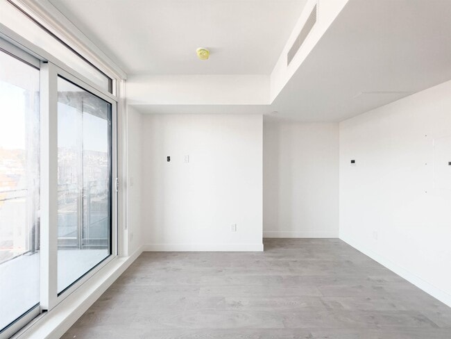 Building Photo - 901 Lougheed Hwy.