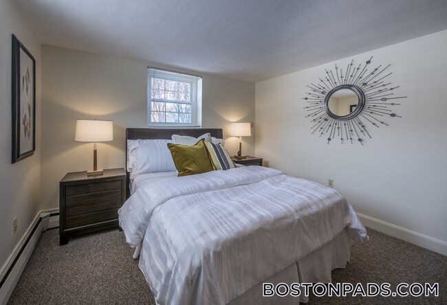 Foto del edificio - 7 Brattle Dr