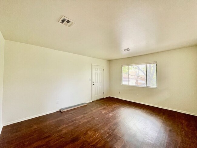 Foto del edificio - Upgraded Duplex