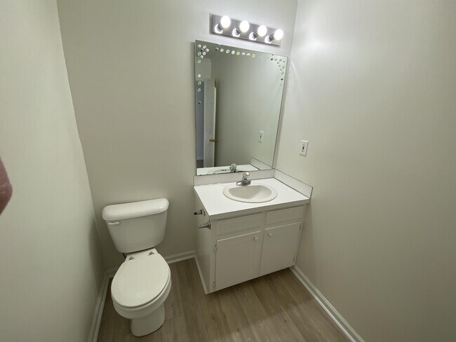 Foto del edificio - 3806-38D1 Sterling Pointe Dr