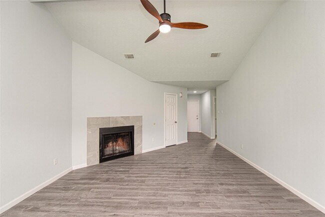 Building Photo - 15822 Bazelbriar Ln