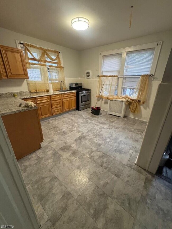 Building Photo - 42 Sunnyside Terrace