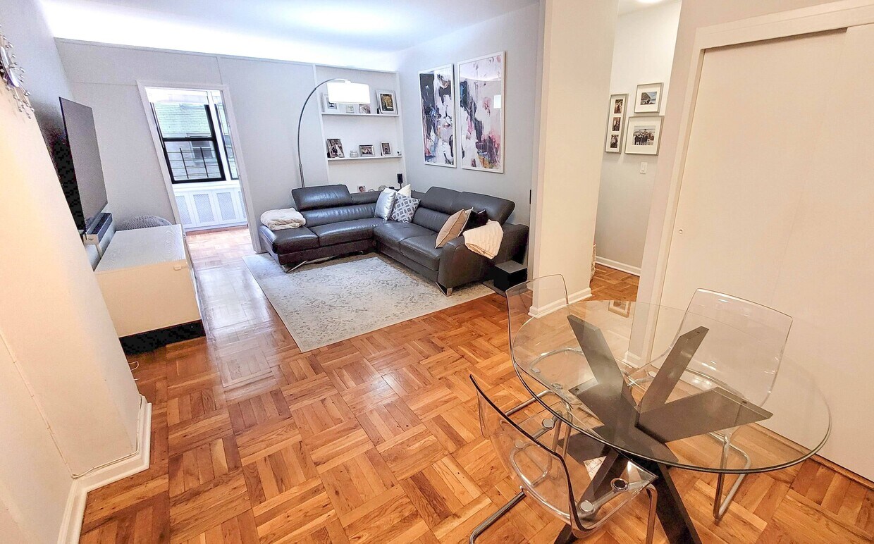 Foto principal - 220 E 54th St
