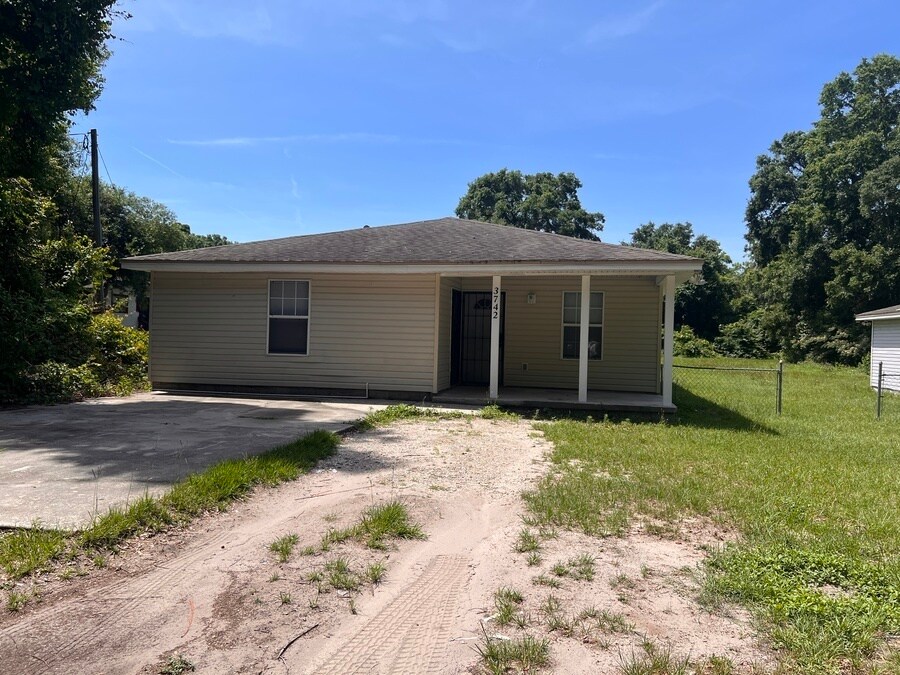 Foto principal - 3742 Beverly Ave
