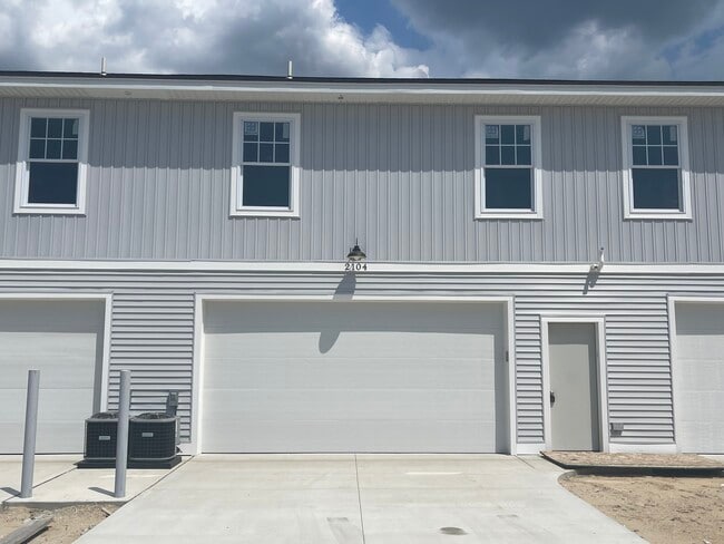 Garage - 2104 Sherwood Ave