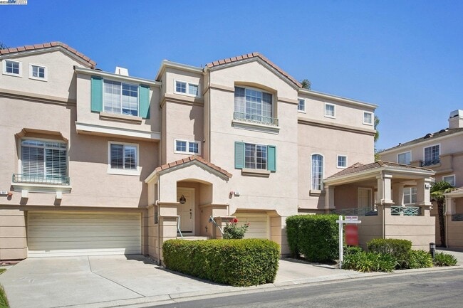 Building Photo - 385 Montecito Way