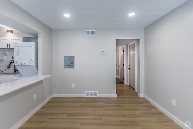 1 BR, 1 BA - 575SF - Studio Rasa - Bldg 1030