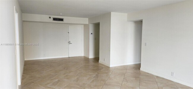 Foto del edificio - 3300 NE 191st St