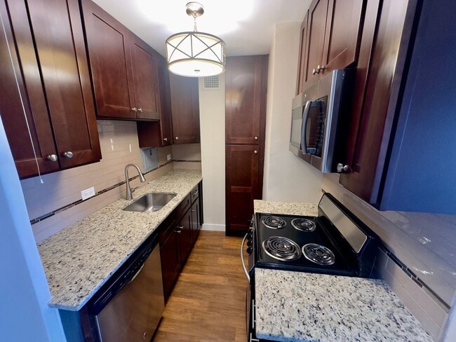 Foto del edificio - 4180 N Marine Dr