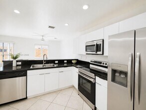 Building Photo - 324 NE 3rd St