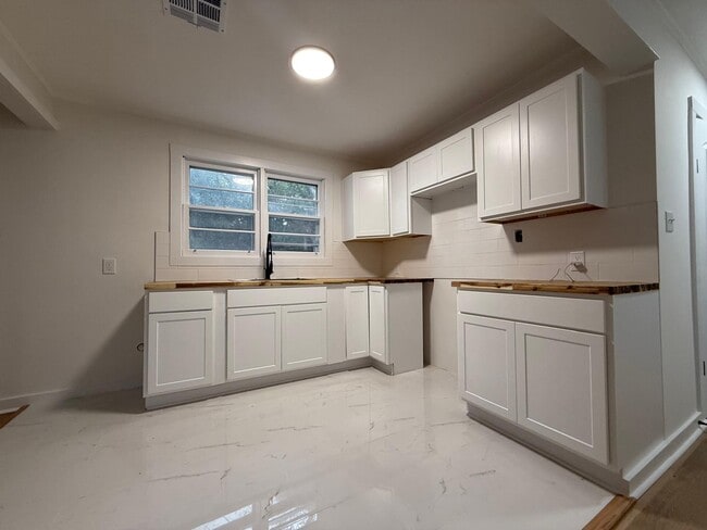 Foto del edificio - 308 Nottingham Rd