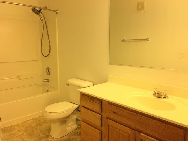 Building Photo - 122 Bertram Dr