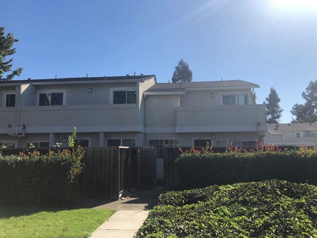 Building Photo - 2 Bedroom Fremont Home is close to everyth...