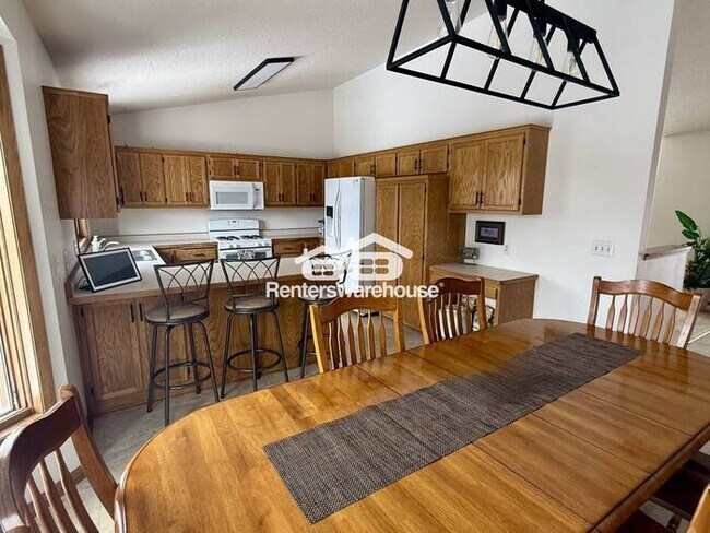 Foto del edificio - SFH - 6 Bed Farmington for Rent - Avail May 2026