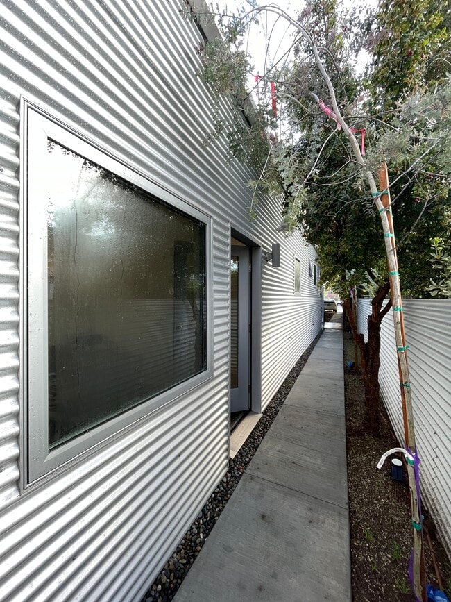 Entrada al apartamento - 2725 Dalton Ave