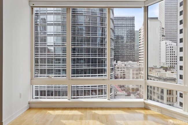 Building Photo - 301 Mission St