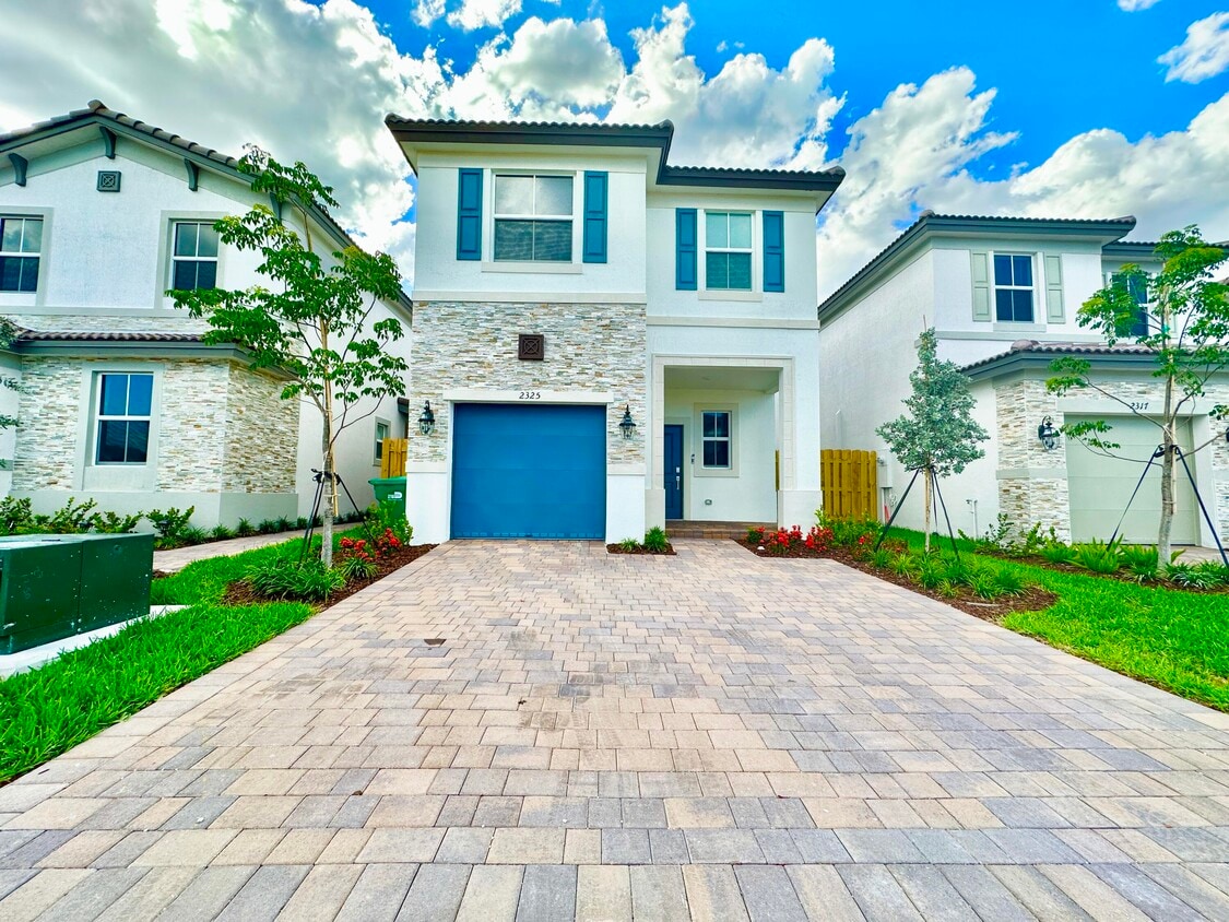 Primary Photo - 2325 NW 130th St