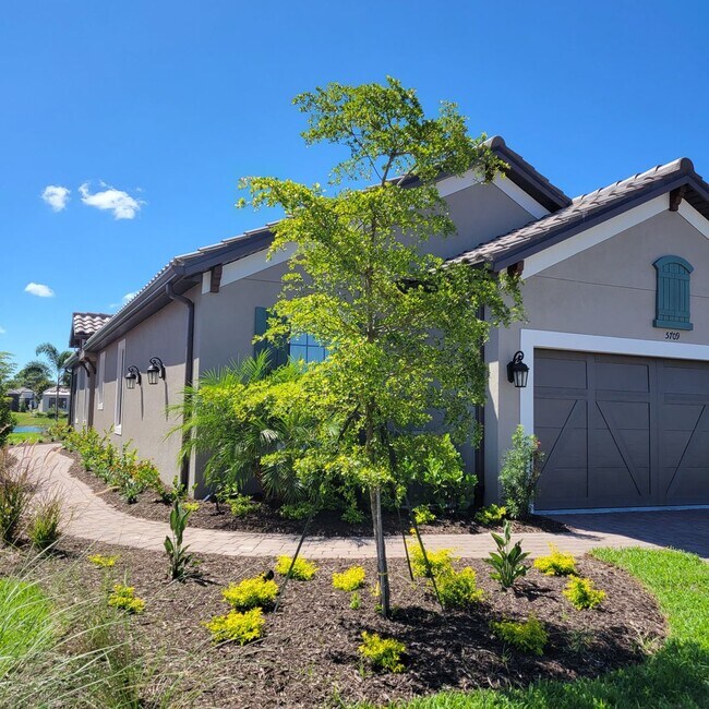 Foto del edificio - Seasonal/short term  3/2 Brand new SFH in ...