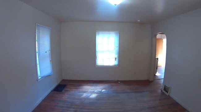 Building Photo - 323 34th St