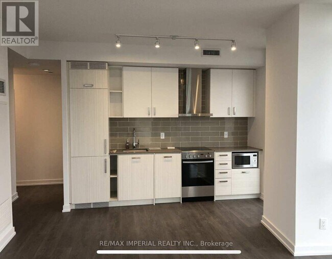 Building Photo - 125 Redpath Ave